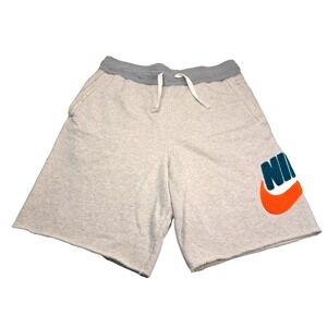 Nike Club Shorts Men's Small Fleece Basketball 3-D Textured Logo Pockets Preppy